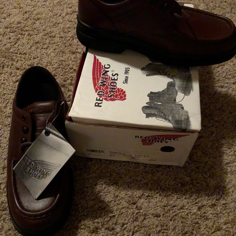 Men’s Red Wing shoes in 8 1/2 3 E Brown Leather